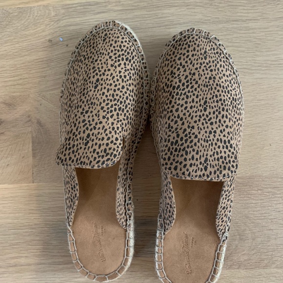 Cheetah spotted slip on sandals - Picture 2 of 4